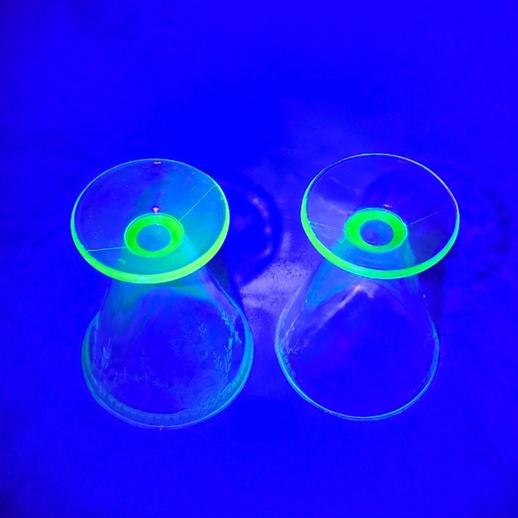 VTG Belmont Company Uranium Glass 5" Tumbler Footed Rose Cameo 1931 - Set of 2 - Picture 3 of 7